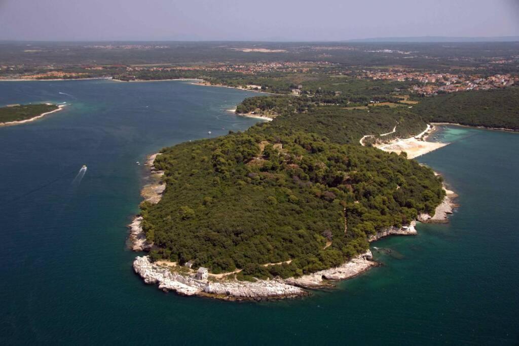 Sanja Near The Sea, Spacious And :) Pula
