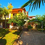 Apartment Sanja Near The Sea, Spacious And Green :)