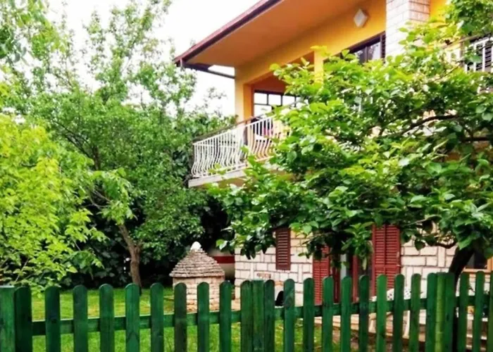 Apartment Sanja Near The Sea, Spacious And Green :)