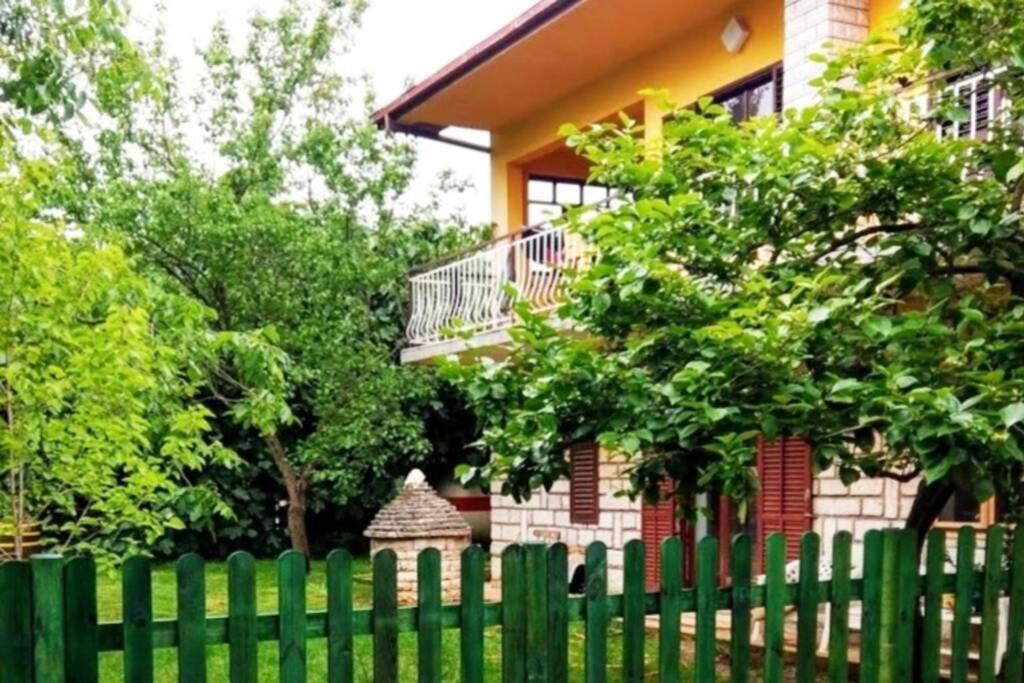 Sanja Near The Sea, Spacious And :) Appartamento Pola
